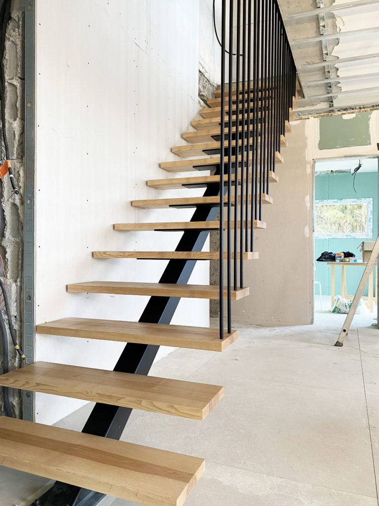 Escalier Design Limon Noir Bois Atelier Sam et TIno