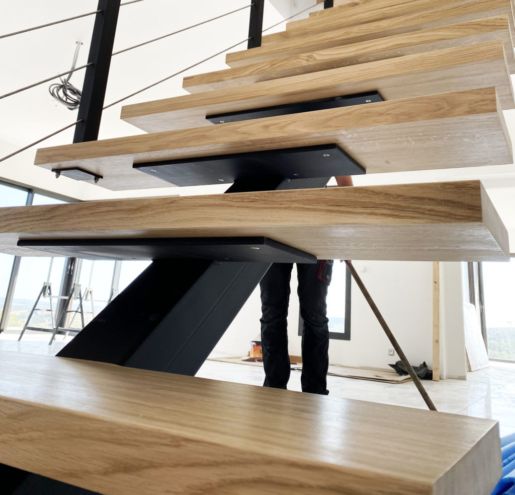escalier sur-mesure limon noir